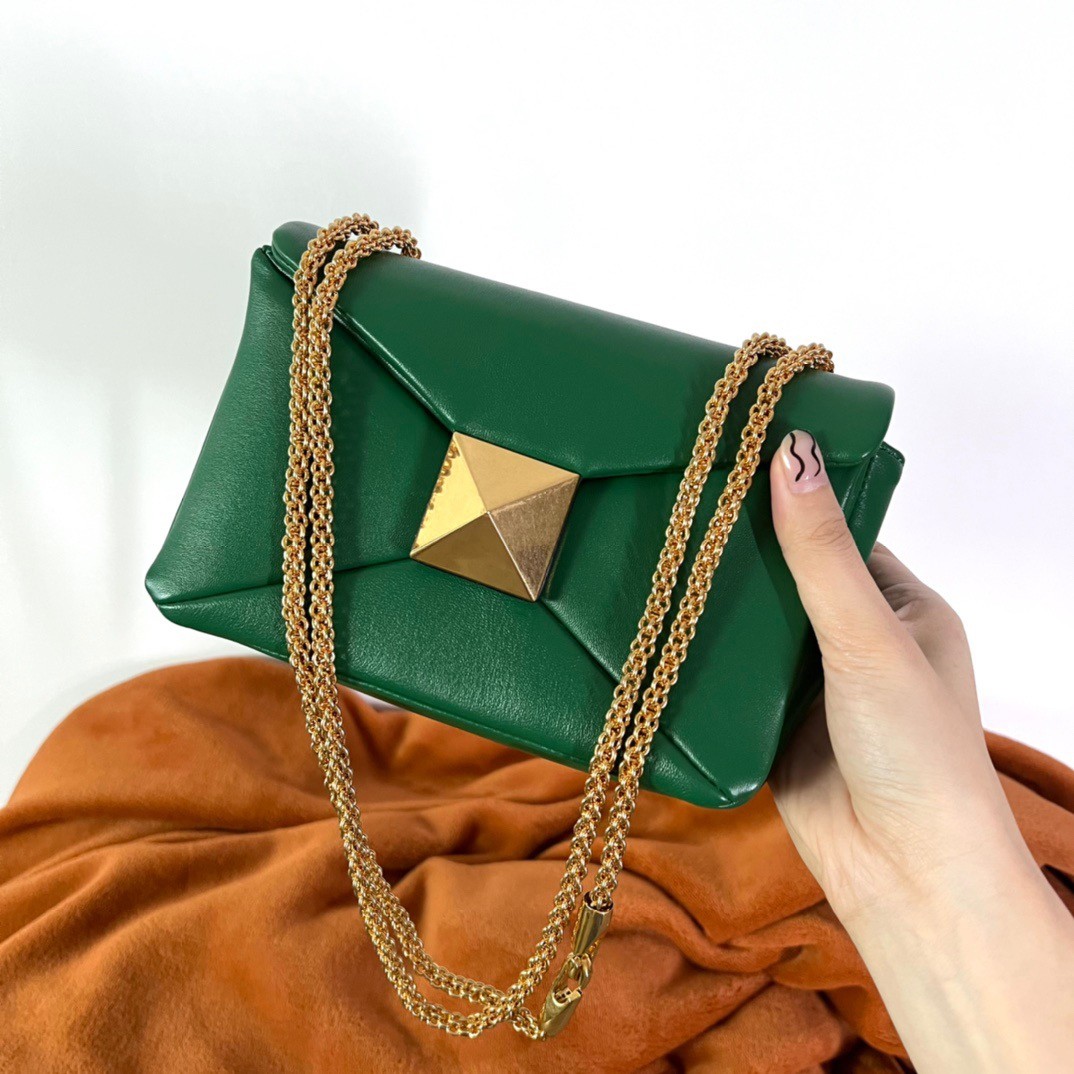 Va1e*ntin0 one stud chain bag in green nappa leather