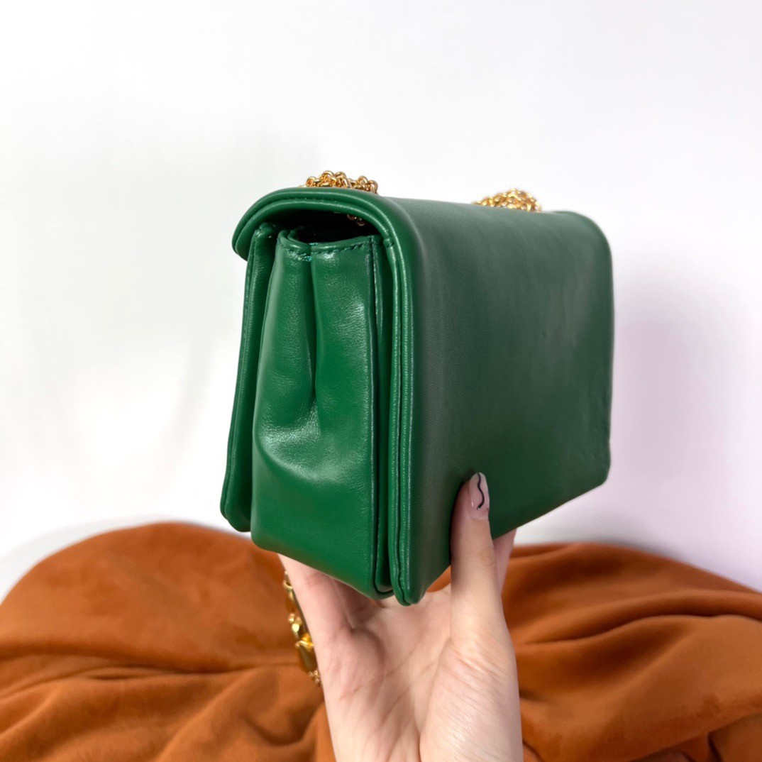 Va1e*ntin0 one stud chain bag in green nappa leather