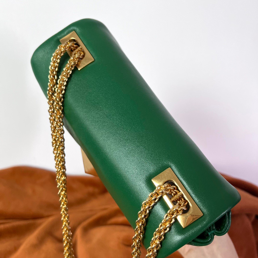 Va1e*ntin0 one stud chain bag in green nappa leather