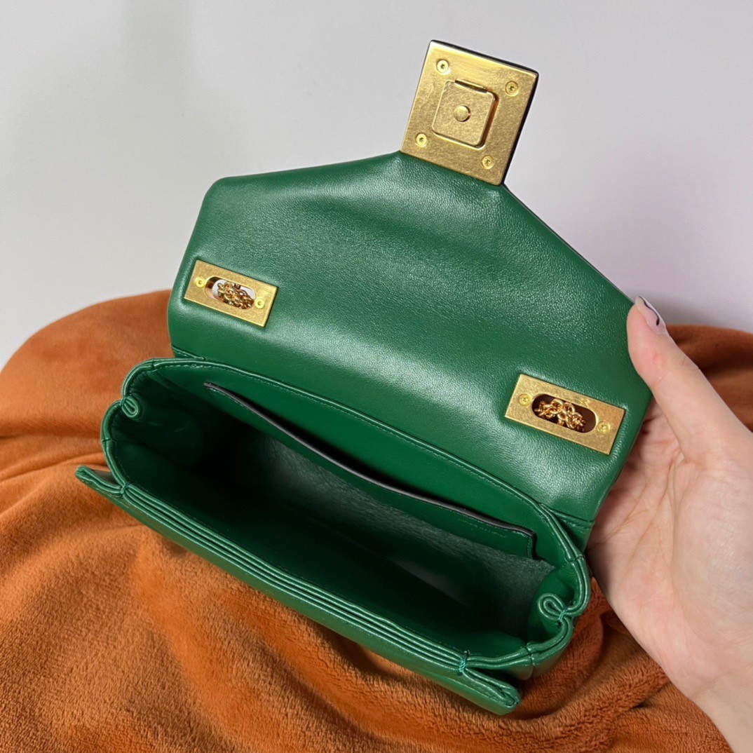 Va1e*ntin0 one stud chain bag in green nappa leather