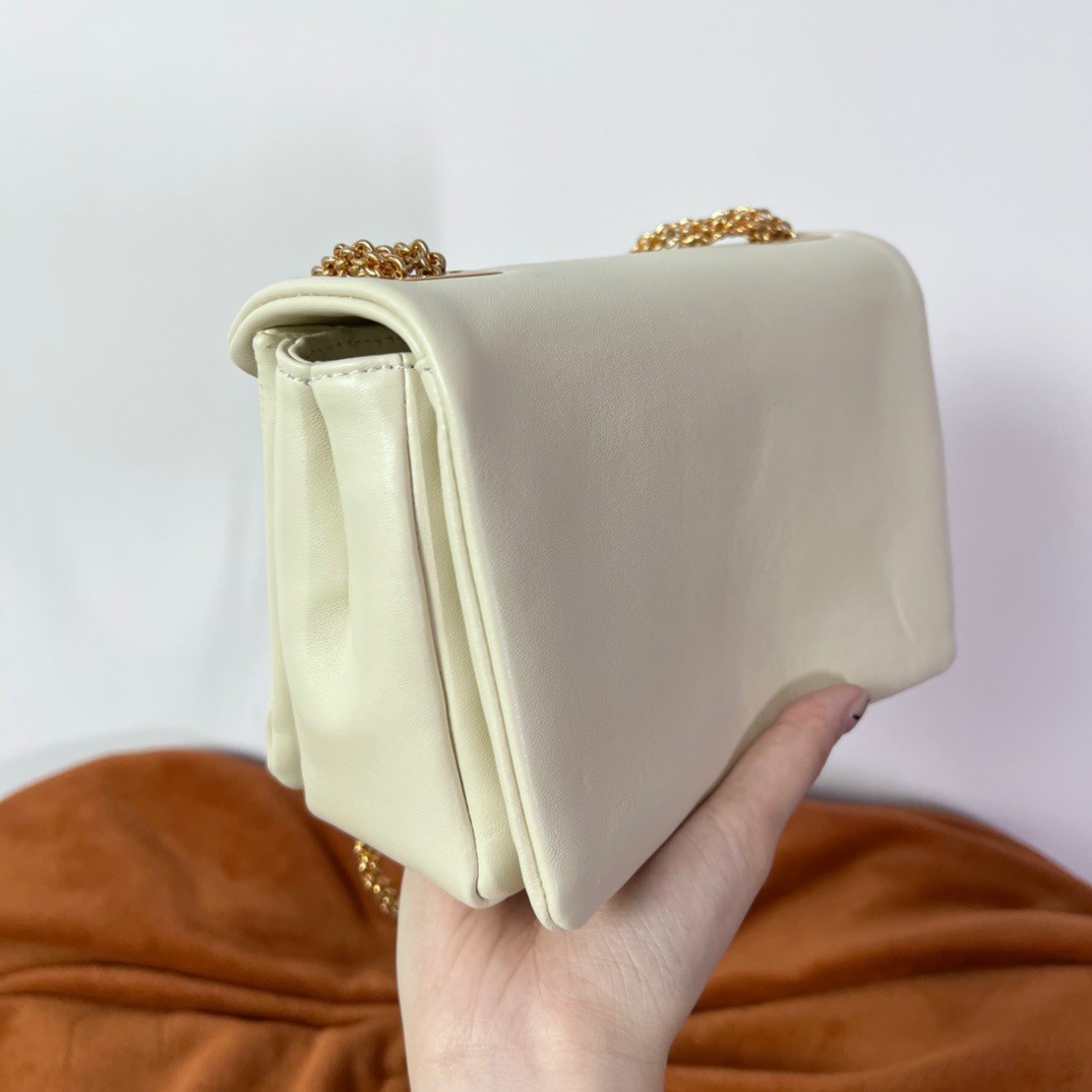Va1e*ntin0 one stud chain bag in white nappa leather