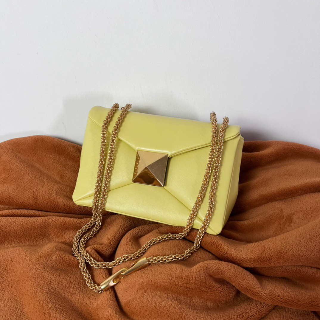 Va1e*ntin0 one stud chain bag in yellow nappa leather