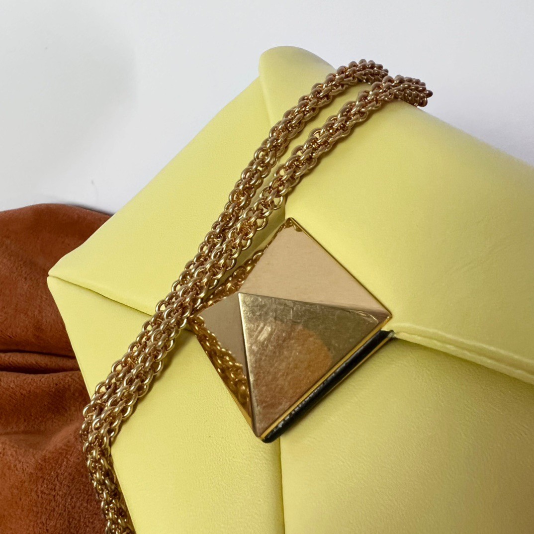 Va1e*ntin0 one stud chain bag in yellow nappa leather