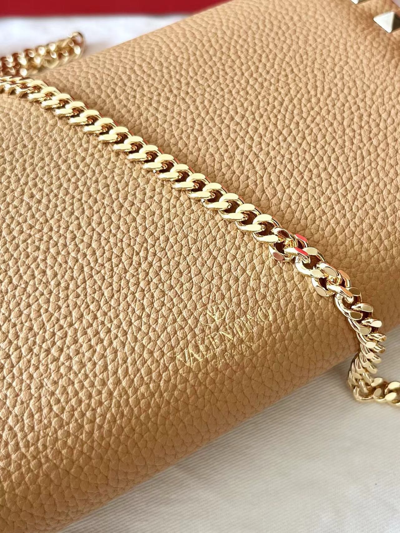 Va1e*ntin0 rockstud wallet with chain in beige grained leather