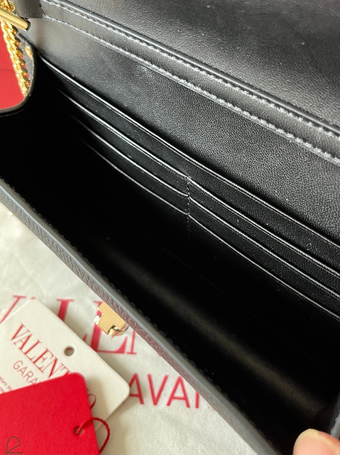 Va1e*ntin0 rockstud wallet with chain in black grained leather