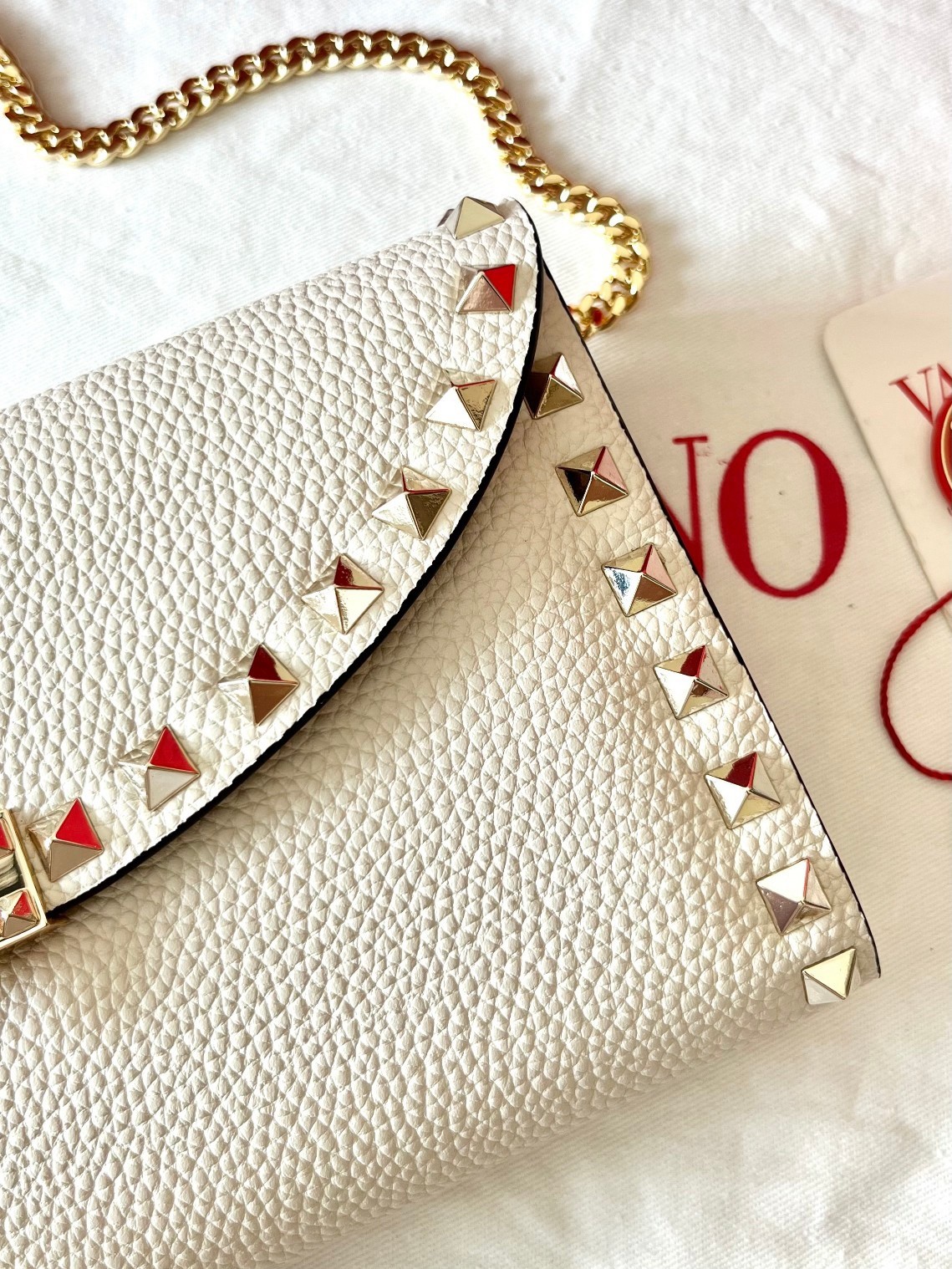 Va1e*ntin0 rockstud wallet with chain in white grained leather