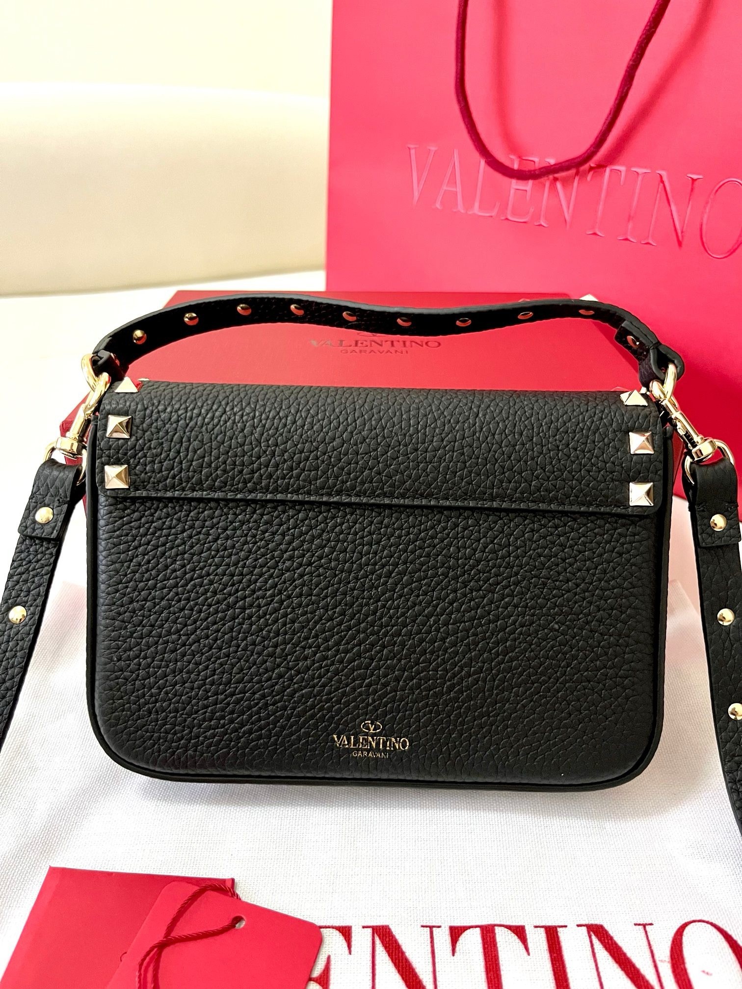 Va1e*ntin0 rockstud pouch bag in black grained leather
