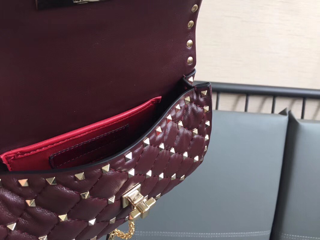 Va1e*ntin0 rockstud spike small bag in bordeaux lambskin