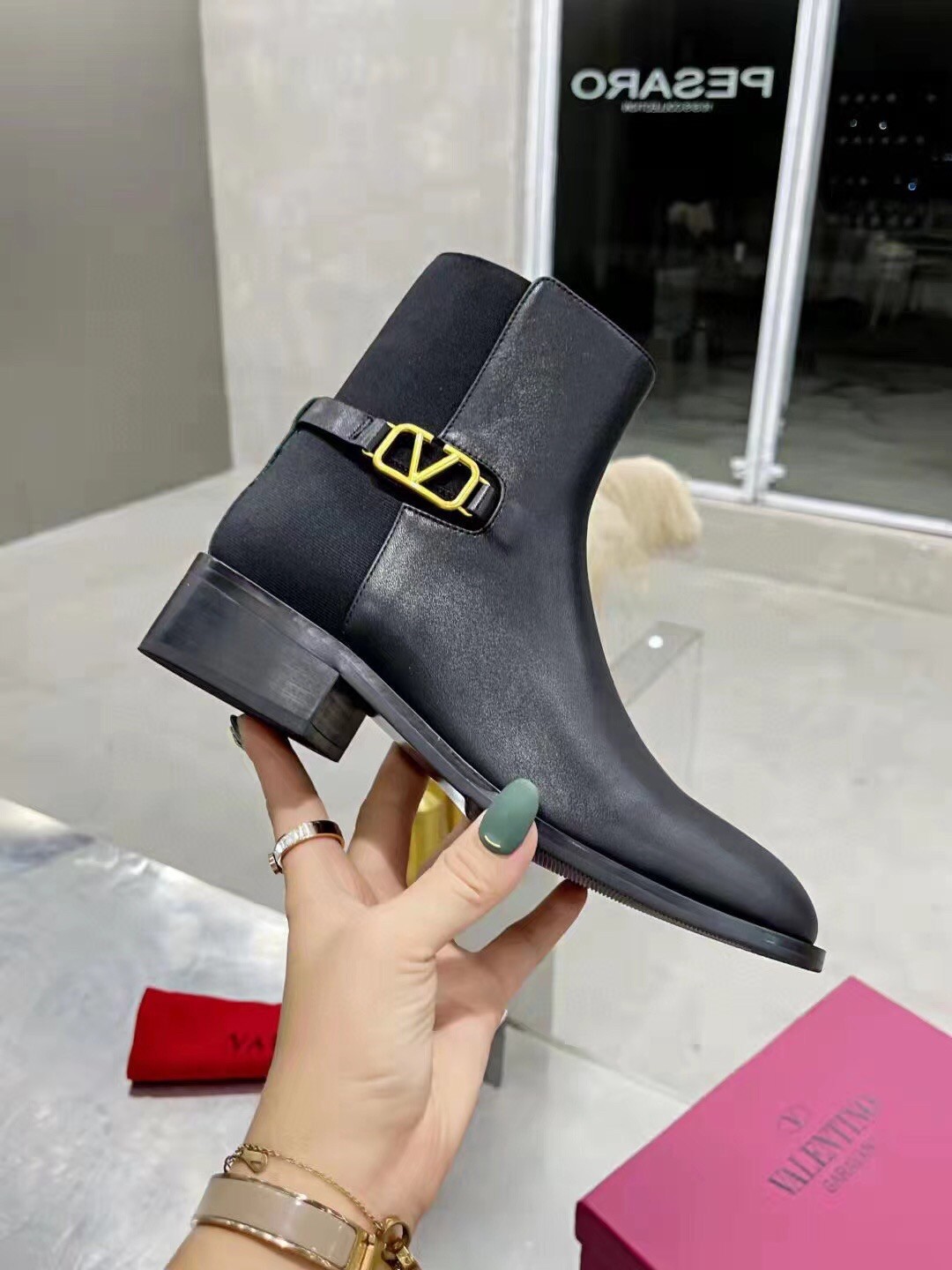 Va1e*ntin0 vlogo signature ankle boots in black leather