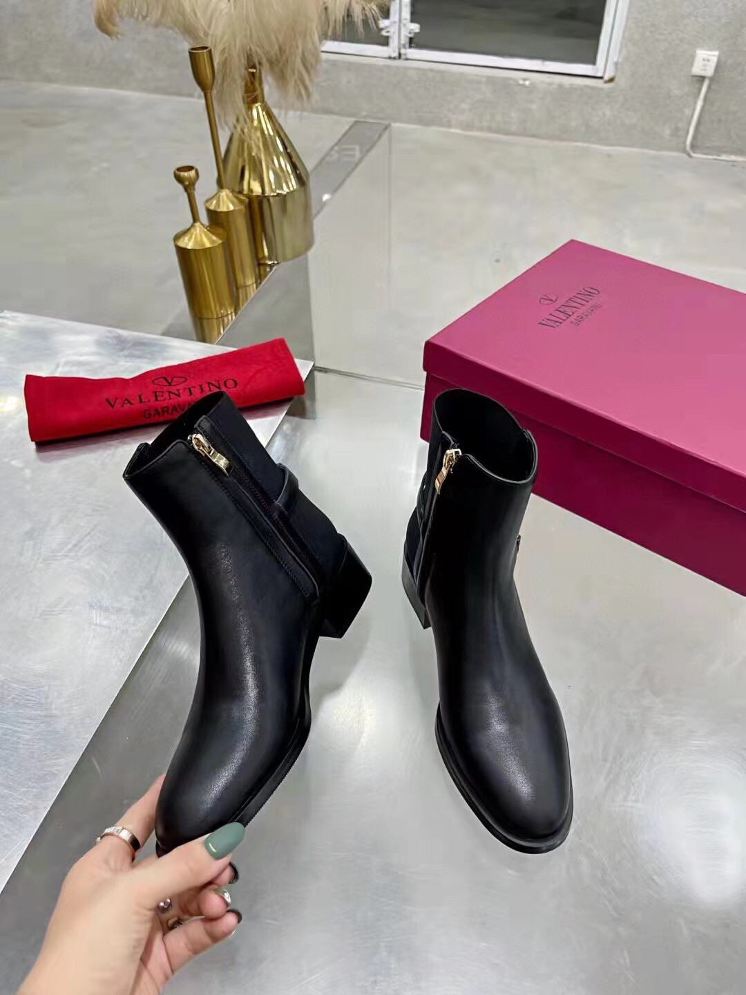 Va1e*ntin0 vlogo signature ankle boots in black leather