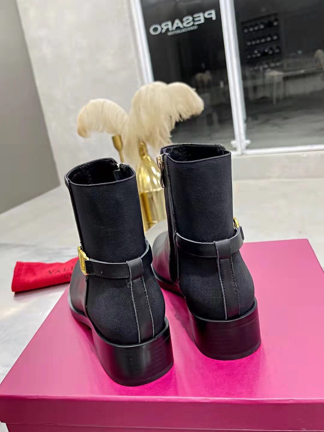 Va1e*ntin0 vlogo signature ankle boots in black leather