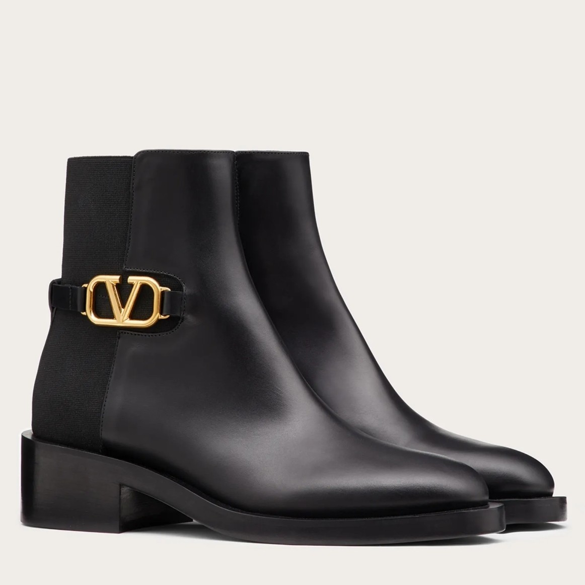 Va1e*ntin0 vlogo signature ankle boots in black leather