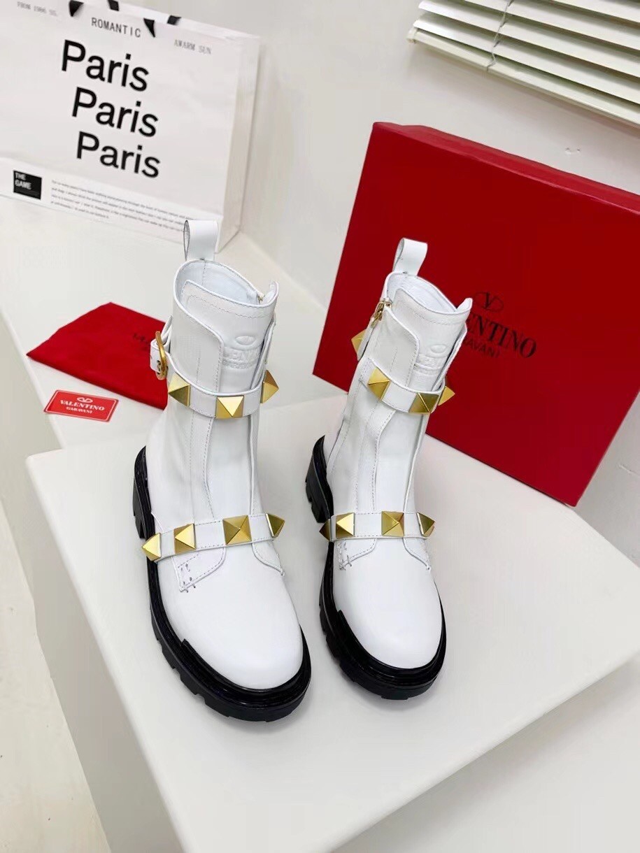 Va1e*ntin0 roman stud combat boots in white calfskin