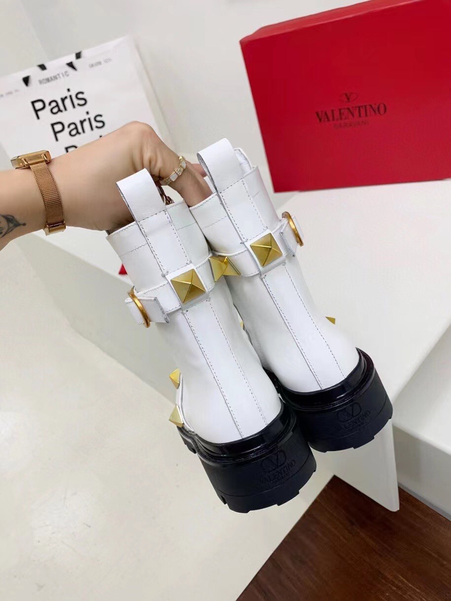 Va1e*ntin0 roman stud combat boots in white calfskin
