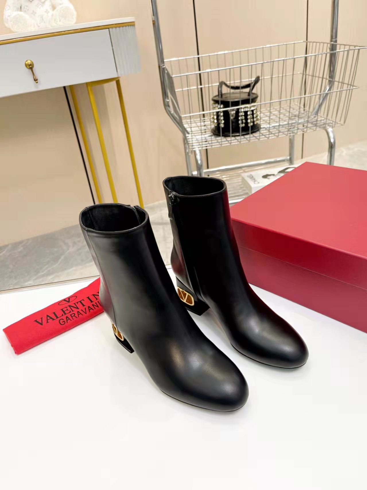 Va1e*ntin0 heritage ankle boot 60mm in black calfskin leather