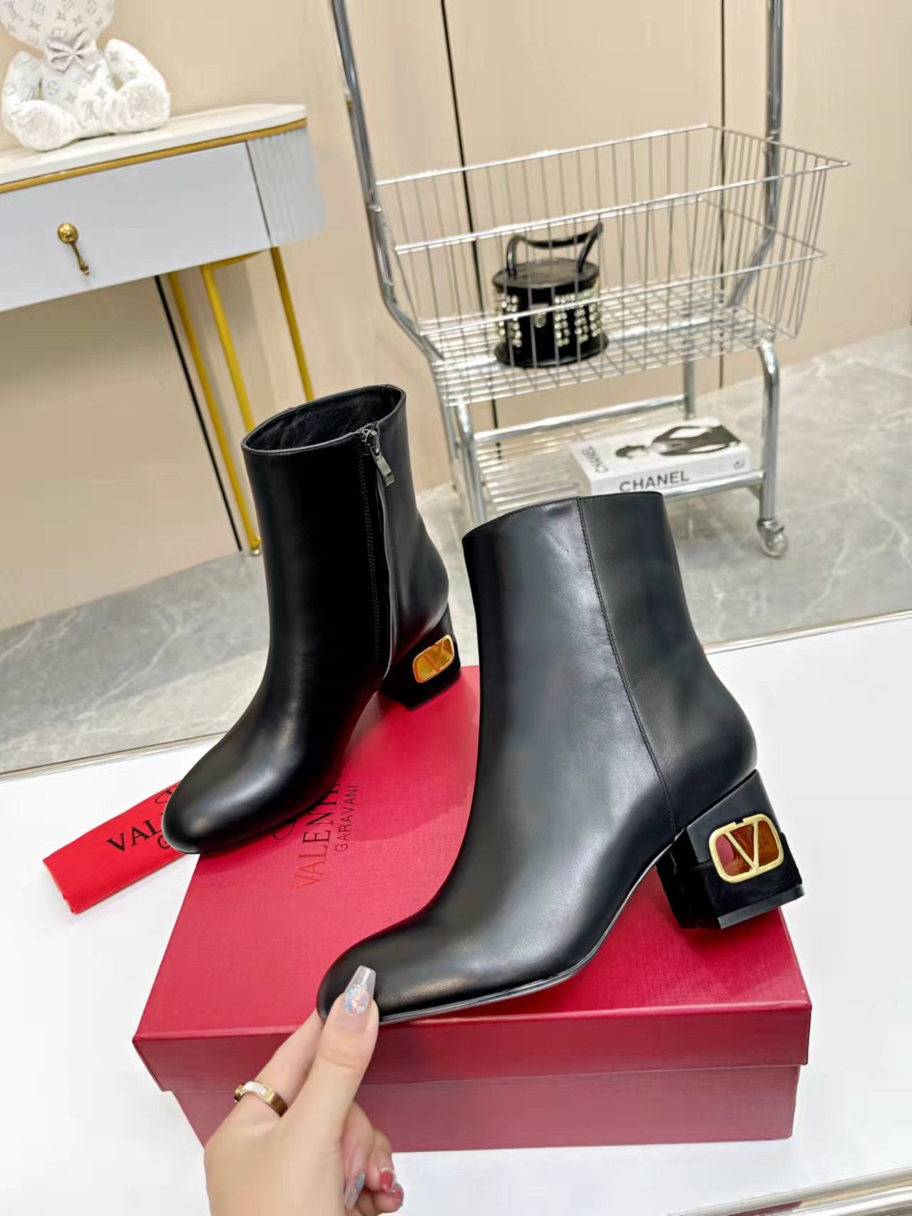 Va1e*ntin0 heritage ankle boot 60mm in black calfskin leather