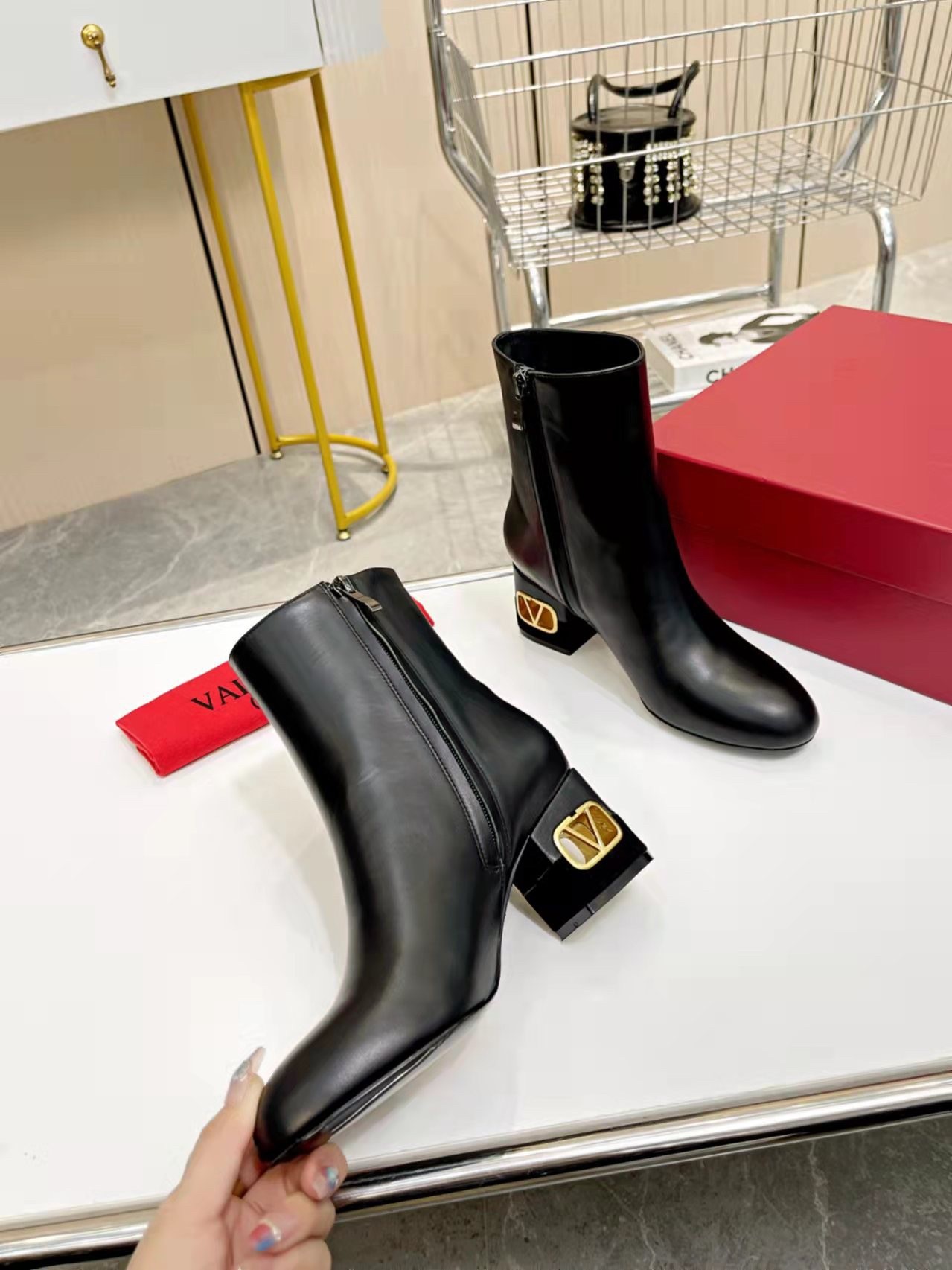 Va1e*ntin0 heritage ankle boot 60mm in black calfskin leather