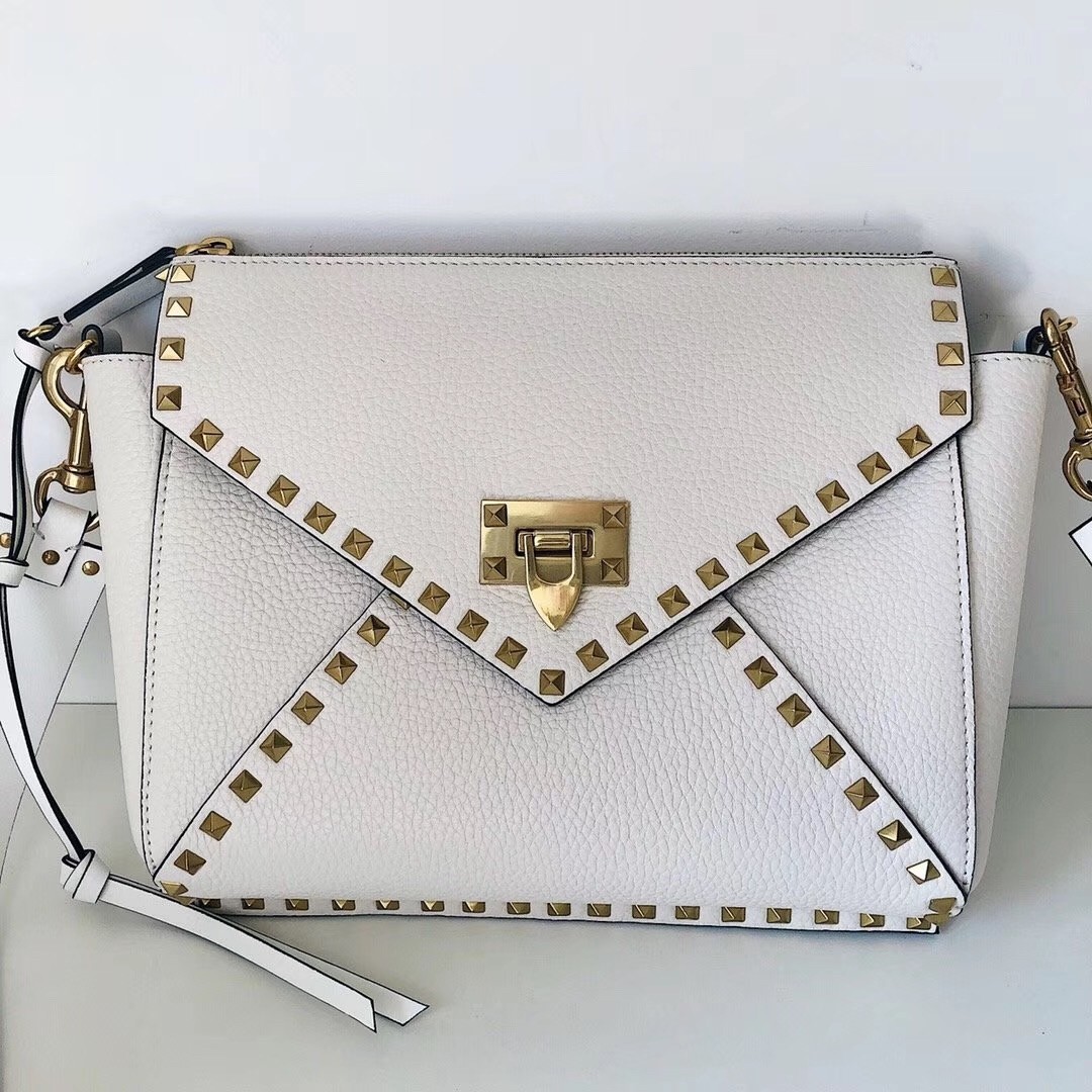 Va1e*ntin0 rockstud hype bag in white grained calfskin