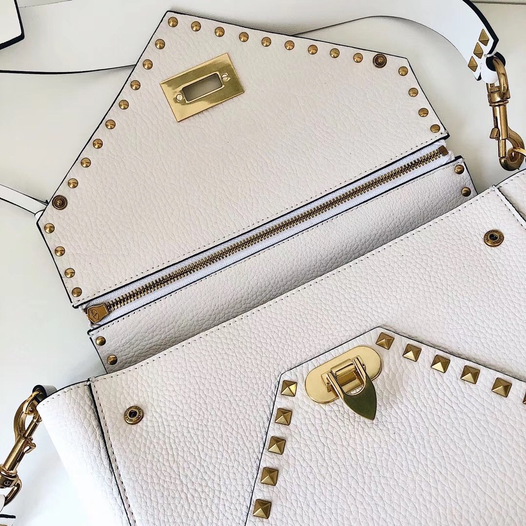 Va1e*ntin0 rockstud hype bag in white grained calfskin