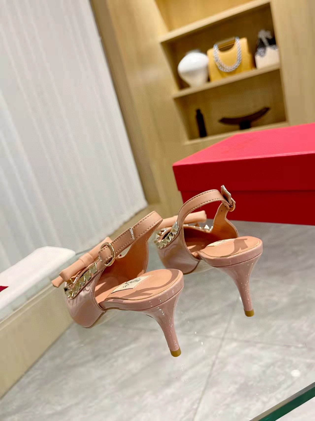 Va1e*ntin0 rockstud bow slingback pumps 60mm in beige patent leather