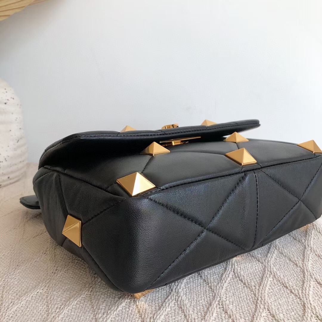 Va1e*ntin0 medium roman stud chain bag in black nappa