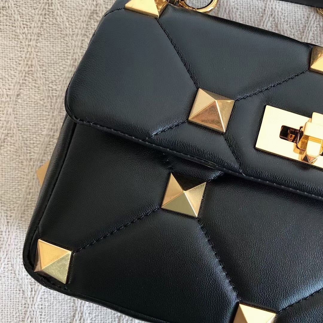 Va1e*ntin0 medium roman stud chain bag in black nappa