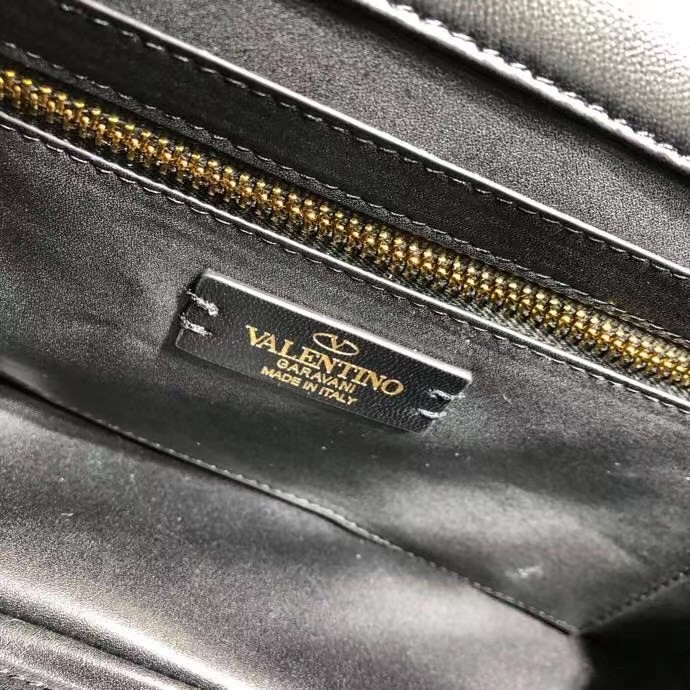 Va1e*ntin0 medium roman stud chain bag in black nappa