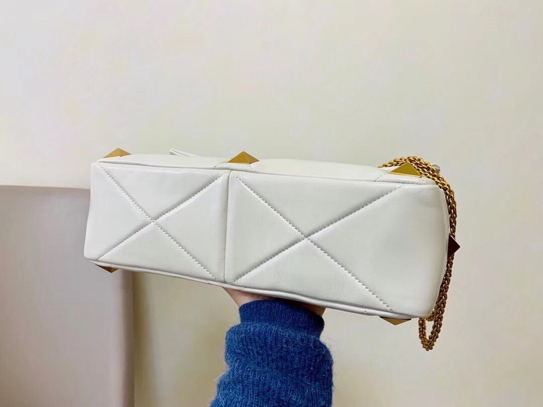Va1e*ntin0 roman stud chain bag in ivory lambskin