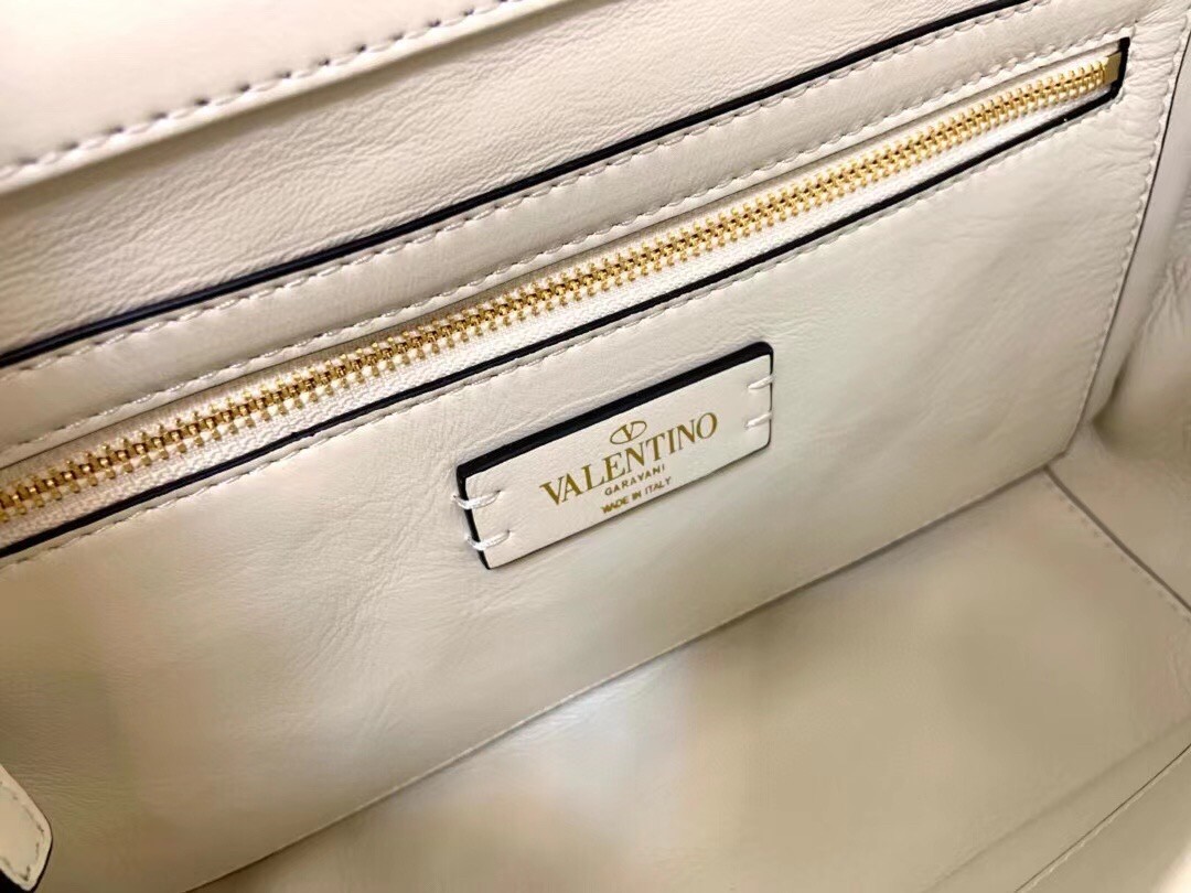 Va1e*ntin0 roman stud chain bag in ivory lambskin