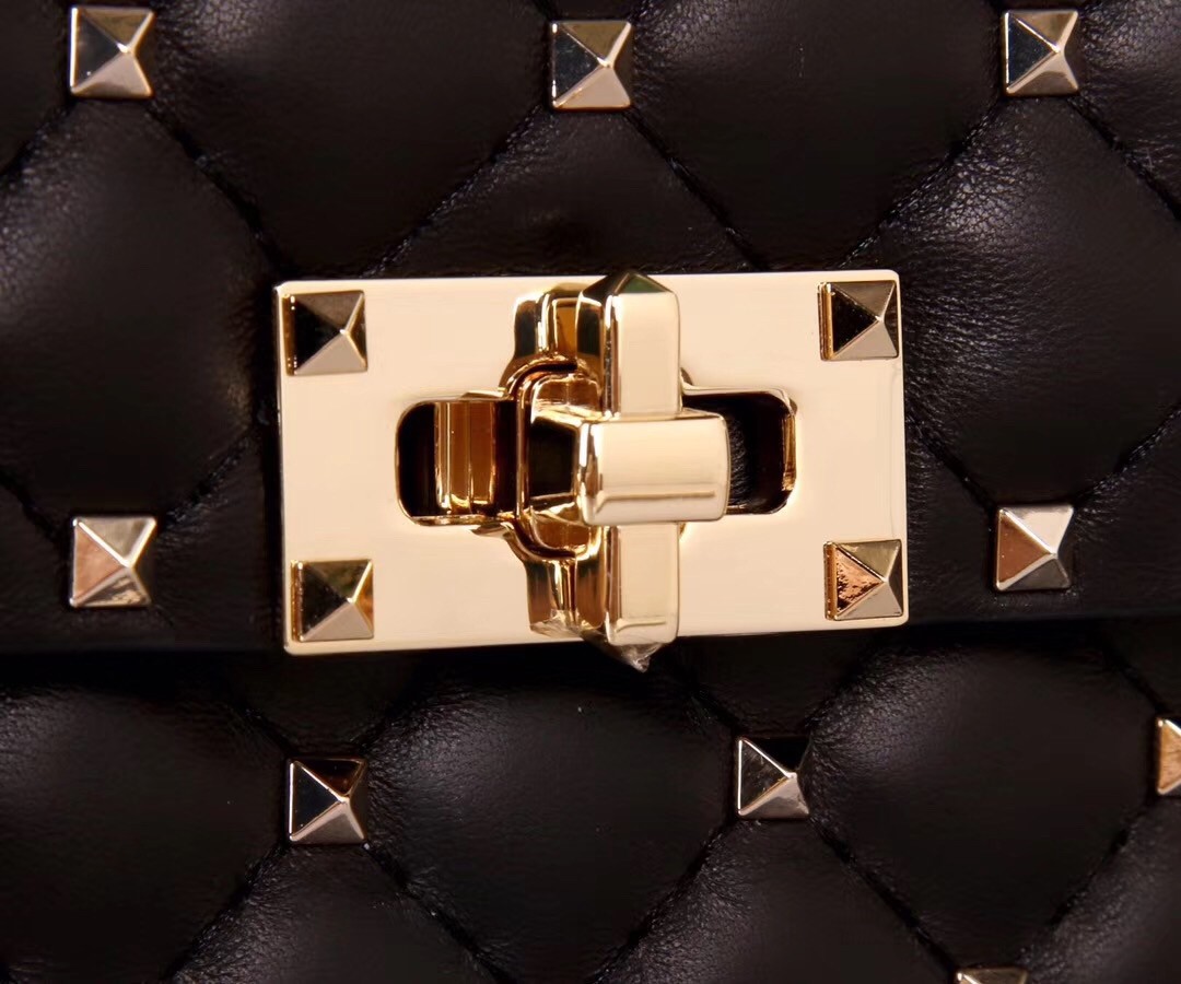 Va1e*ntin0 black large free rockstud spike chain bag
