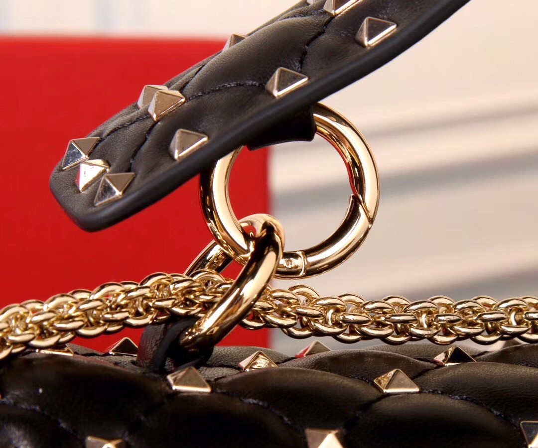 Va1e*ntin0 black large free rockstud spike chain bag