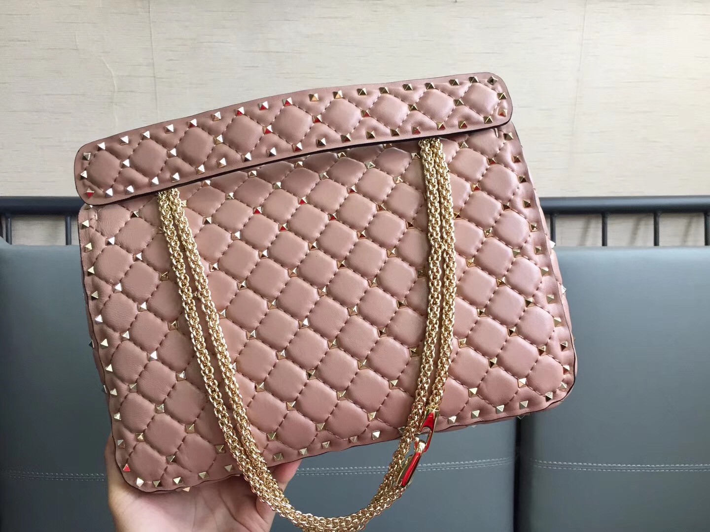 Va1e*ntin0 large rockstud spike bag in poudre nappa leather