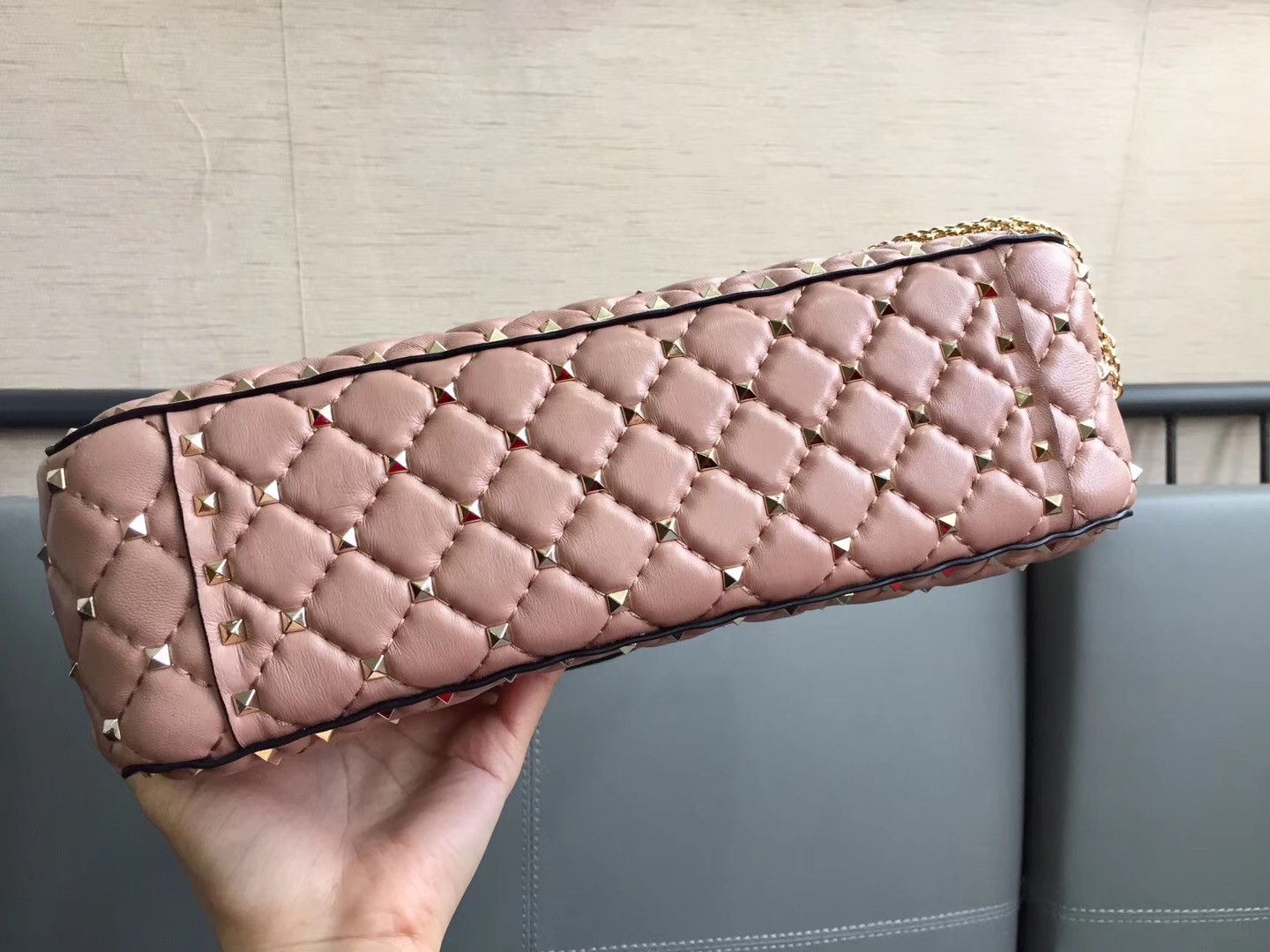 Va1e*ntin0 large rockstud spike bag in poudre nappa leather