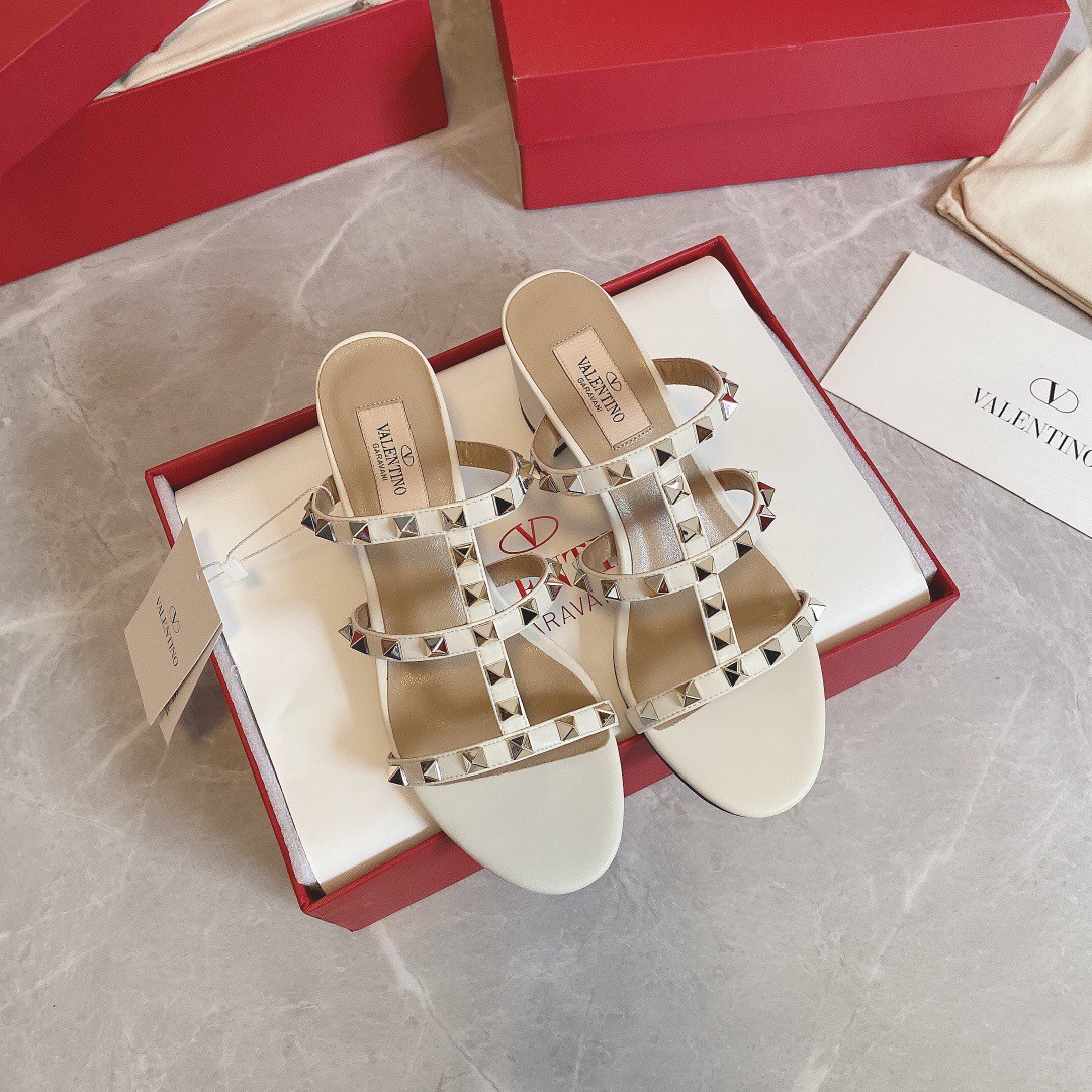 Va1e*ntin0 garavani rockstud flat sandals in white calfskin