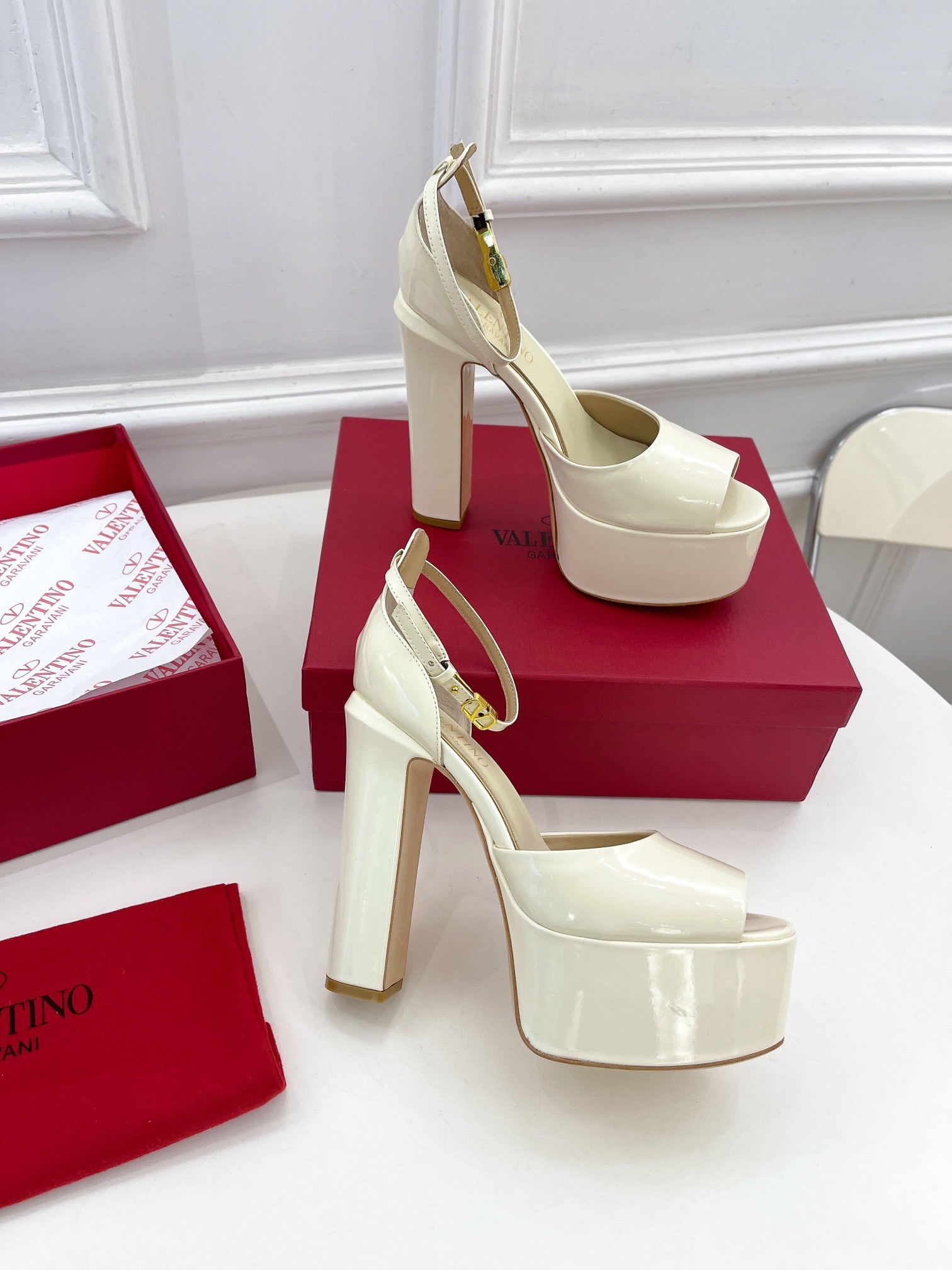 Va1e*ntin0 tan-go platform sandals 155mm in white patent leather