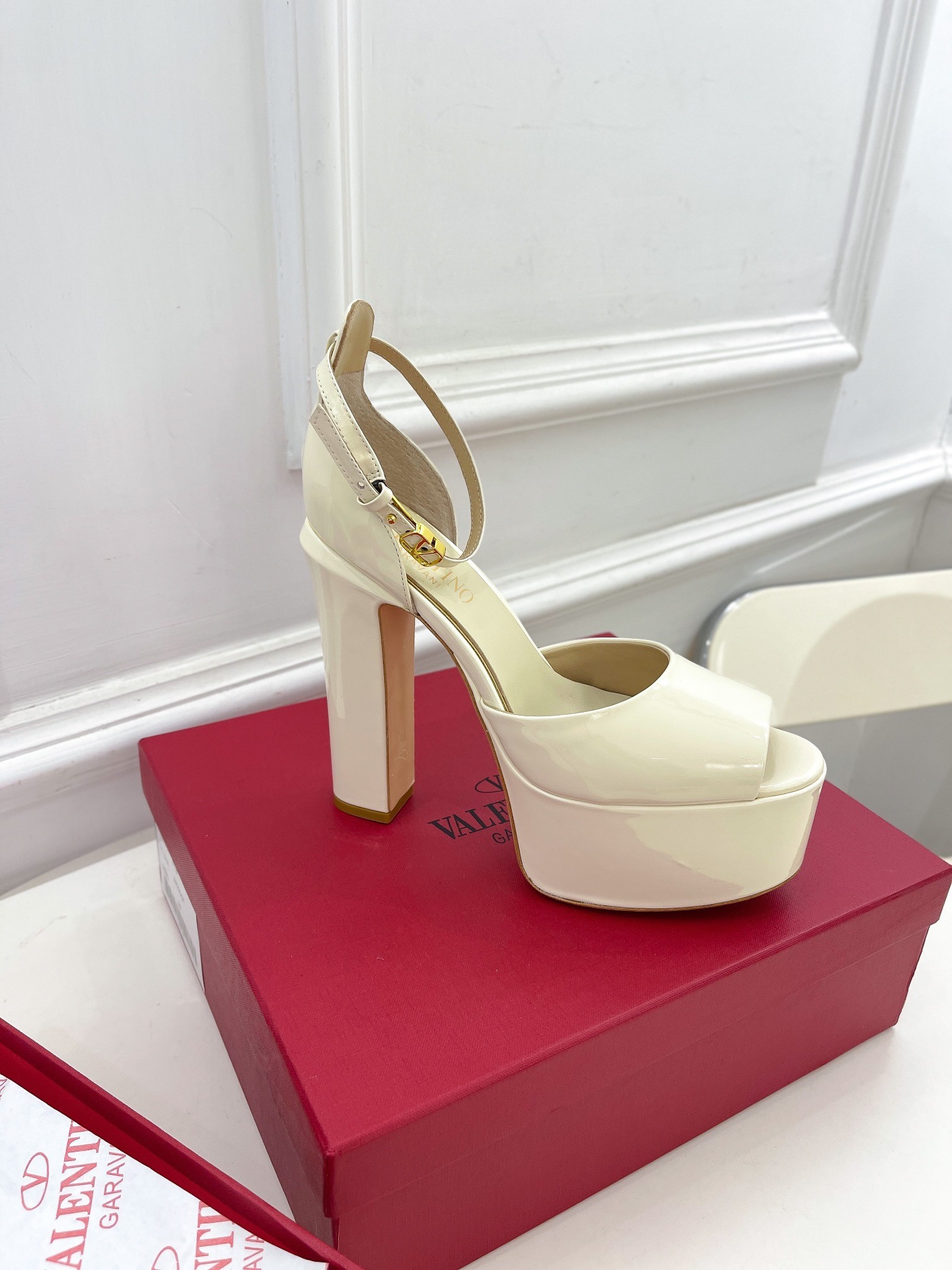 Va1e*ntin0 tan-go platform sandals 155mm in white patent leather