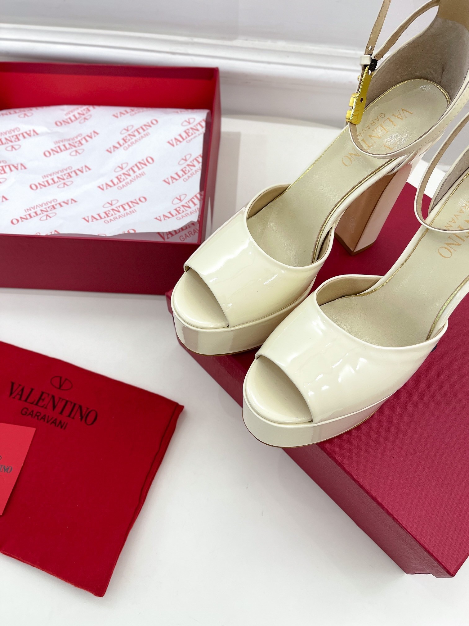 Va1e*ntin0 tan-go platform sandals 155mm in white patent leather