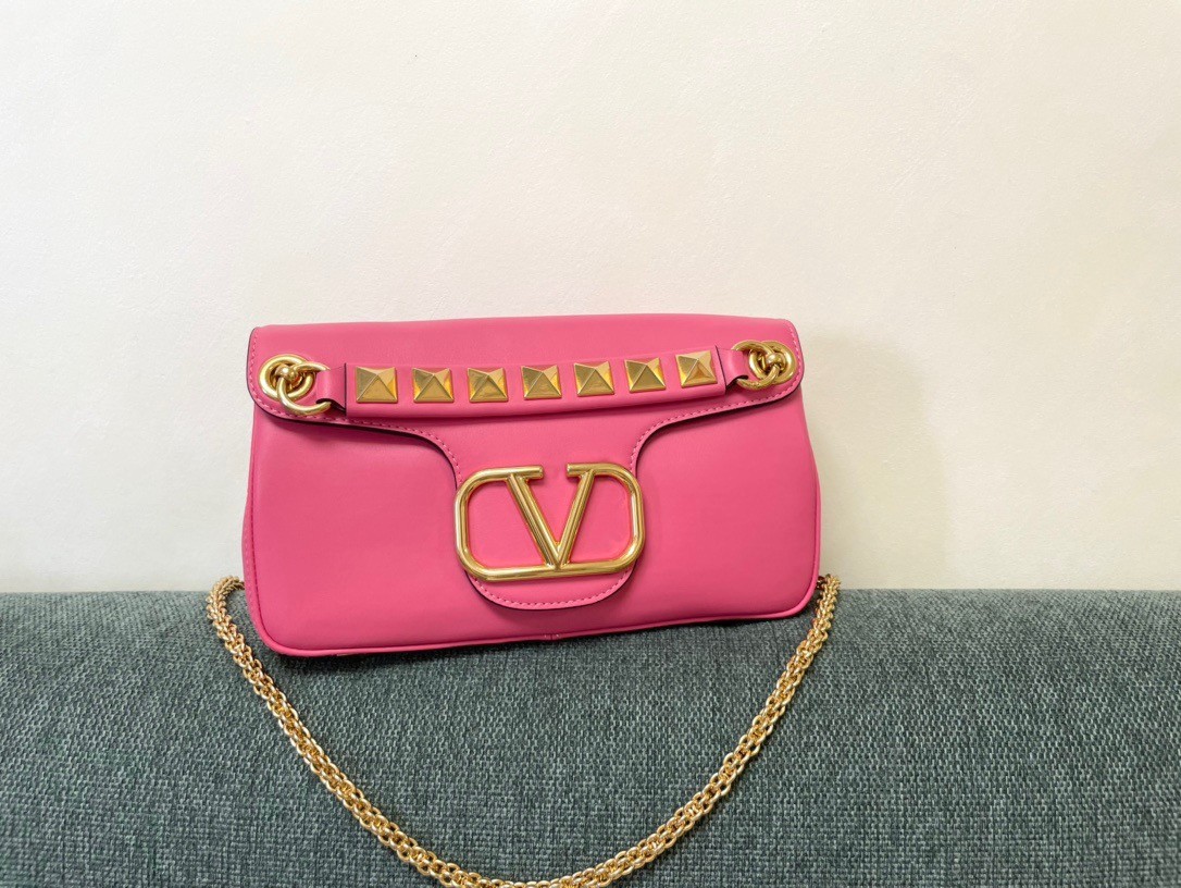 Va1e*ntin0 stud sign shoulder bag in pink nappa leather