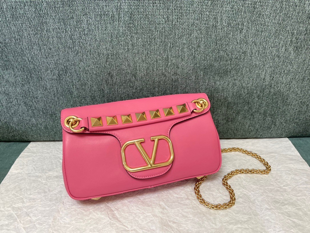 Va1e*ntin0 stud sign shoulder bag in pink nappa leather