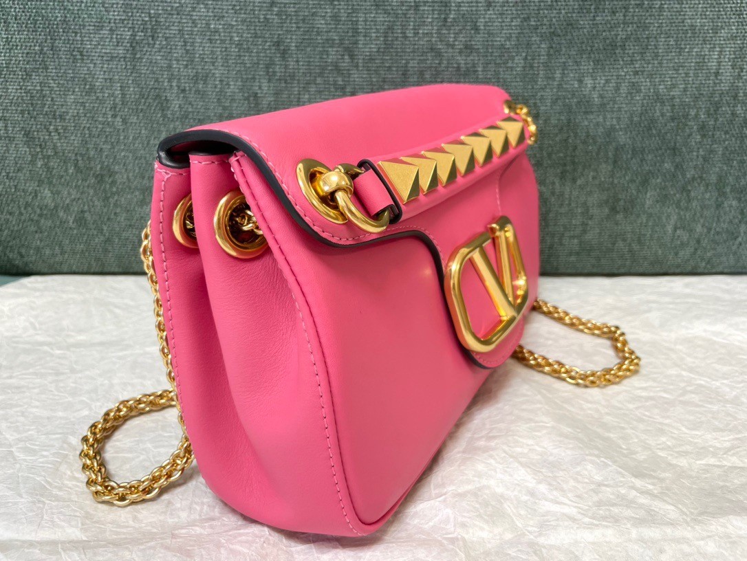 Va1e*ntin0 stud sign shoulder bag in pink nappa leather