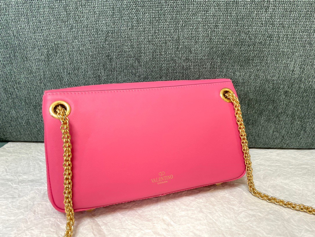 Va1e*ntin0 stud sign shoulder bag in pink nappa leather