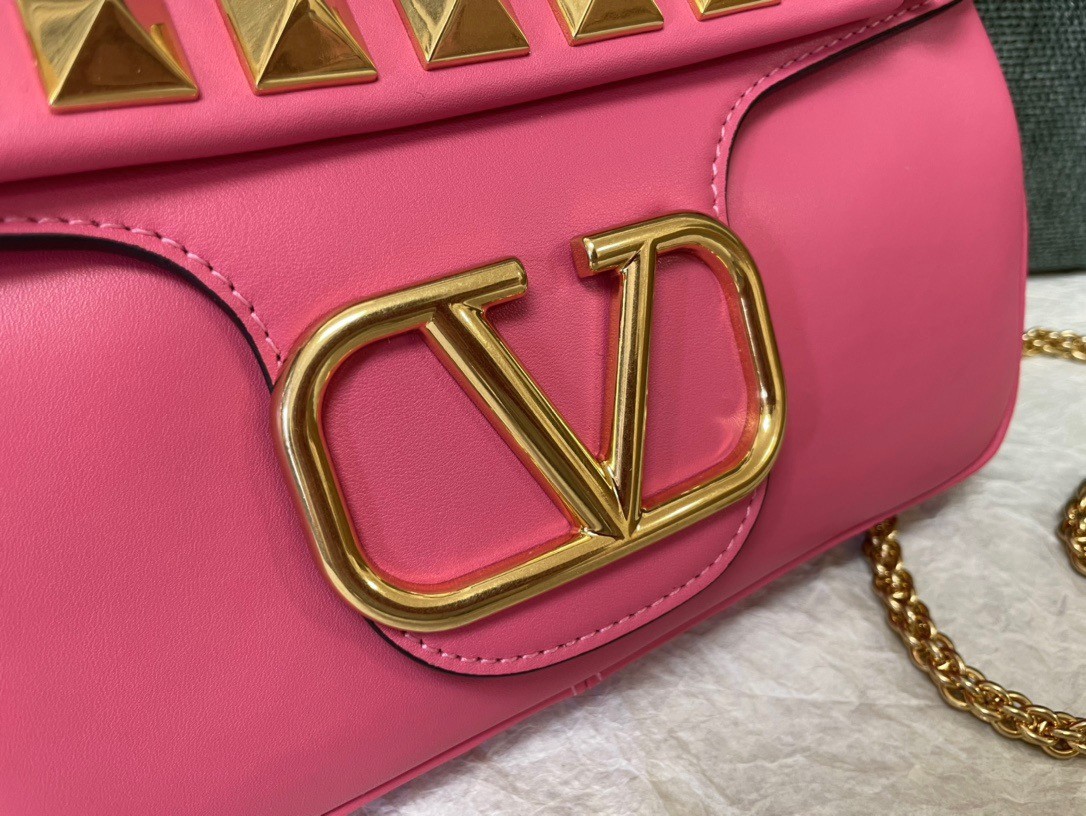 Va1e*ntin0 stud sign shoulder bag in pink nappa leather