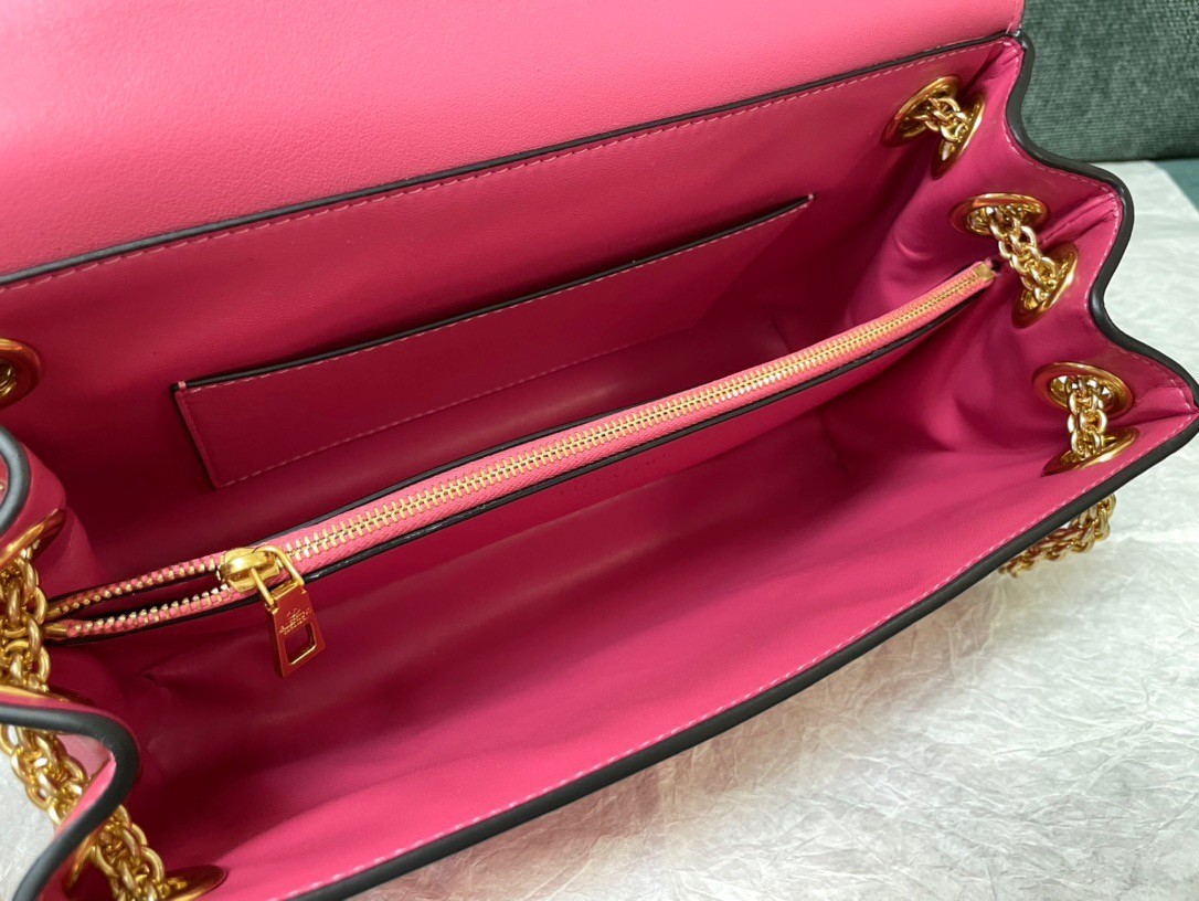 Va1e*ntin0 stud sign shoulder bag in pink nappa leather