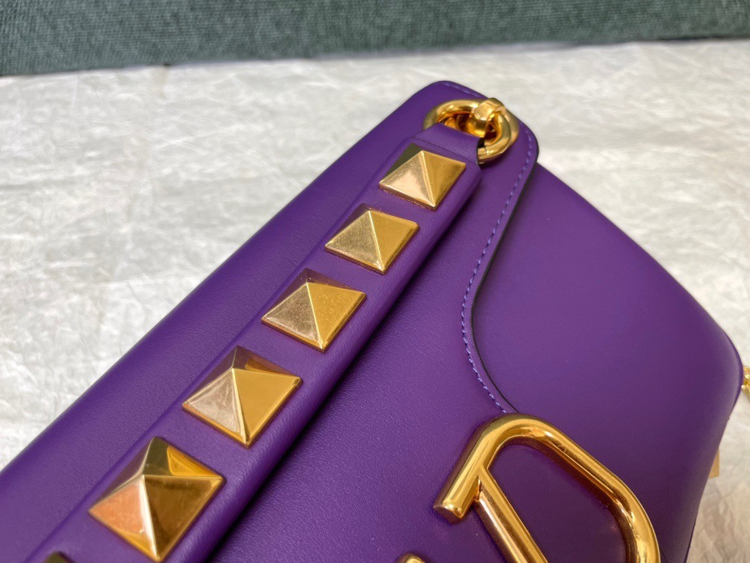 Va1e*ntin0 stud sign shoulder bag in purple nappa leather