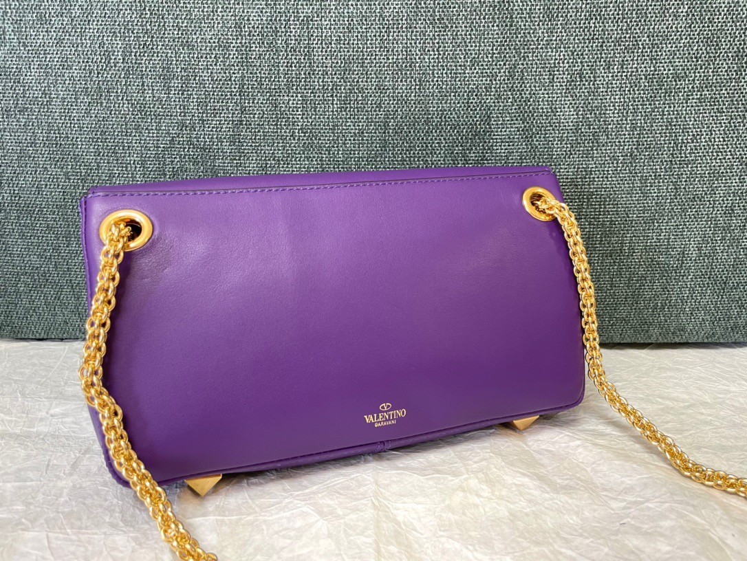 Va1e*ntin0 stud sign shoulder bag in purple nappa leather