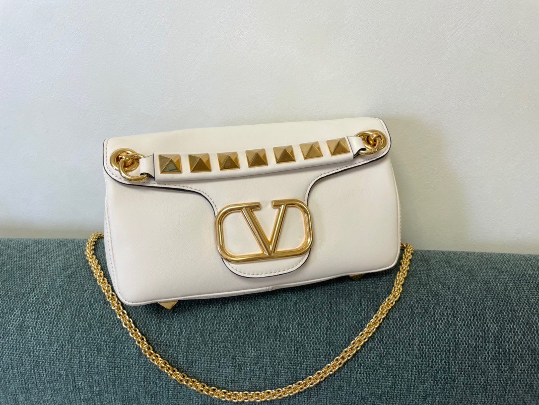 Va1e*ntin0 stud sign shoulder bag in white nappa leather