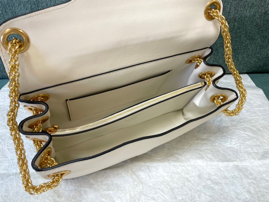 Va1e*ntin0 stud sign shoulder bag in white nappa leather