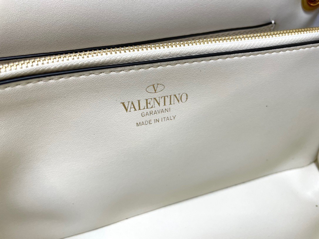 Va1e*ntin0 stud sign shoulder bag in white nappa leather