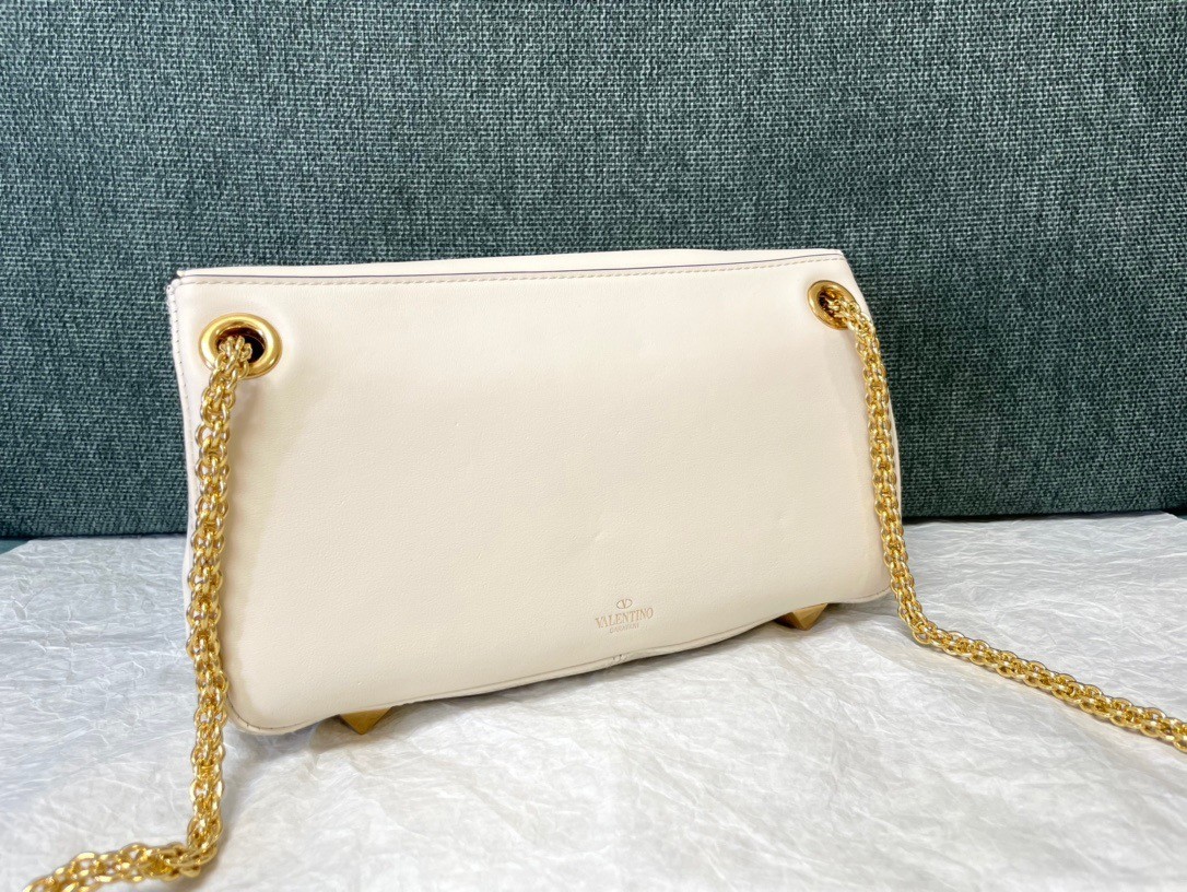 Va1e*ntin0 stud sign shoulder bag in white nappa leather