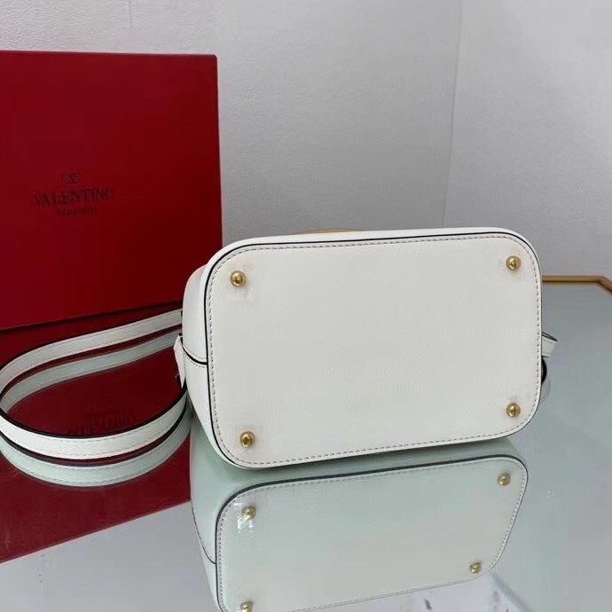 Va1e*ntin0 s*pervee top handle bag in white calfskin